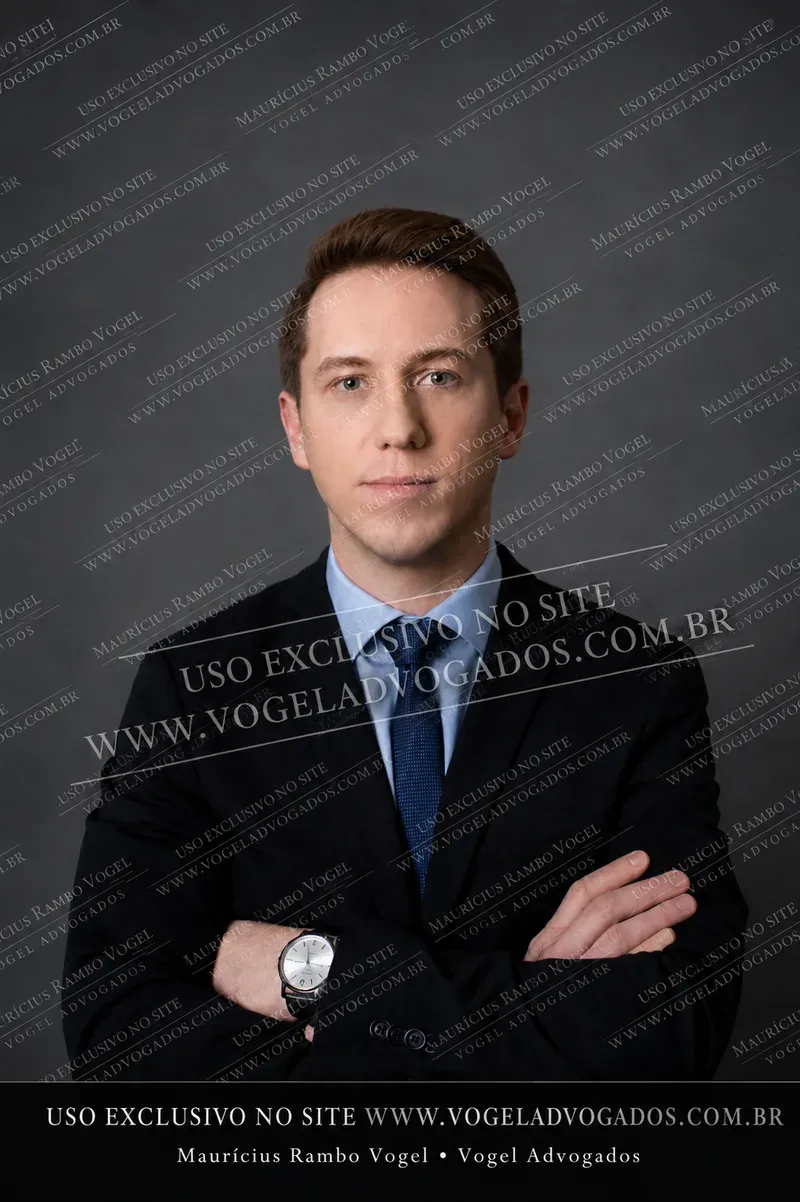 Retrato de Dr. Maurícius Rambo Vogel, Advogado Previdenciarista — Guerreiro e Técnico
